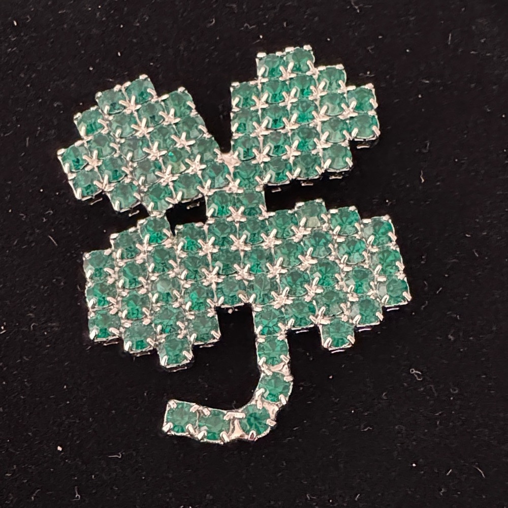 Vintage 1980's Dorothy Bauer Swarovski
Crystal Shamrock Brooch Green Clover